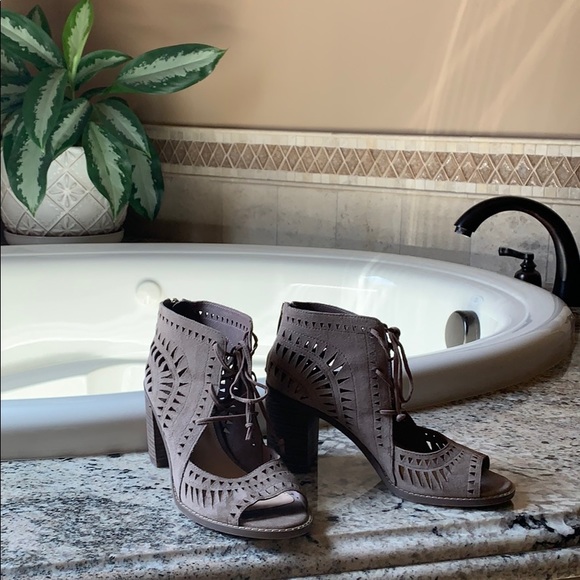 Vince Camuto Shoes - Vince Camuto